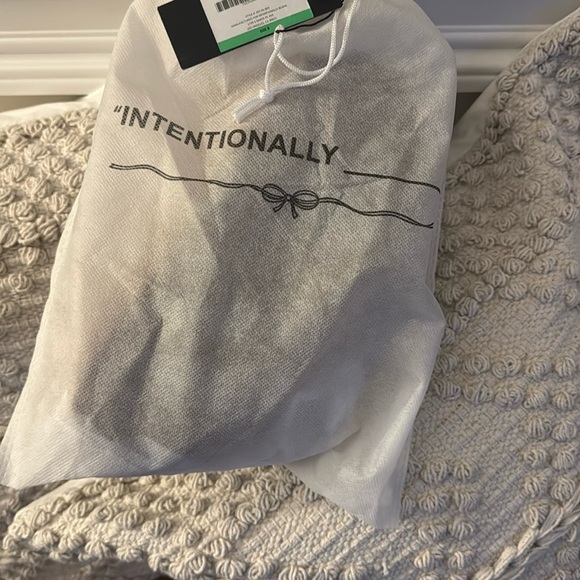 Intentionally Blank Tan Fuzzy Slippers - Picture 4 of 5